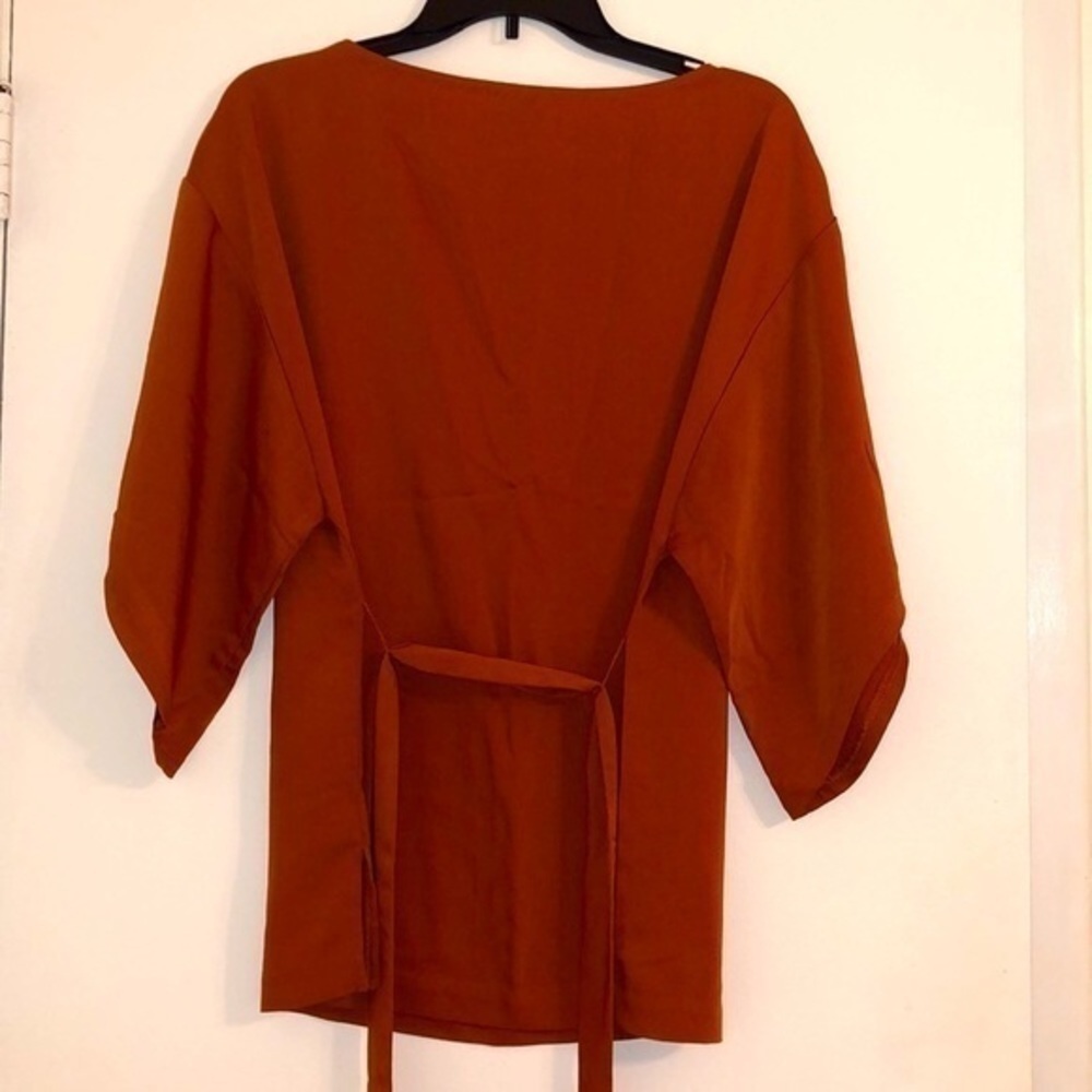Eci Burnt Orange Tie Waist 3/4 sleeve long silky blouse size large - Picture 8 of 9